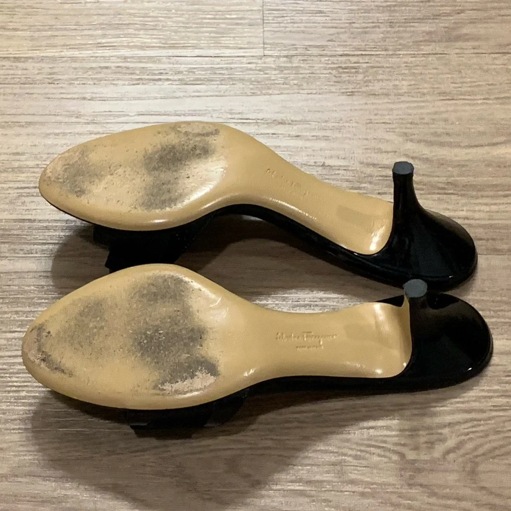 Salvatore Ferragamo Patent Leather Vara Bow Slide Sandals Size 6,5 Black - Picture 11 of 14